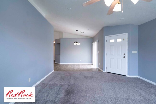 Building Photo - Dog Friendly - 3 Bedroom, 2 Bathroom Prope...