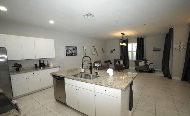 Building Photo - 1271 NW Leonardo Cir