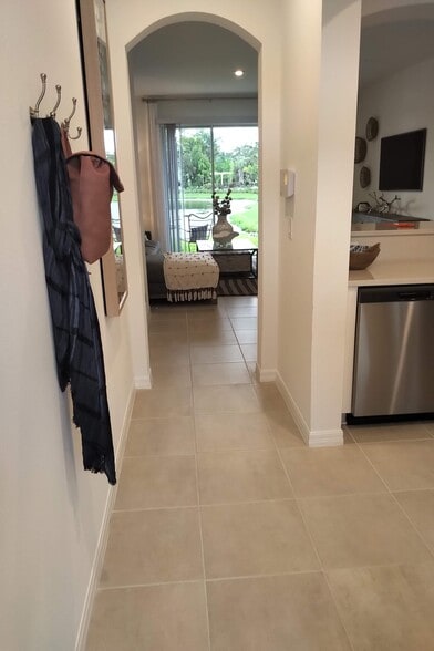 Entrance hallway, 1st floor - 6111 Fairmont Ln