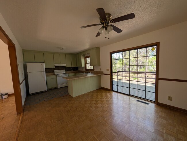 Building Photo - 2301 Wade Hampton Rd