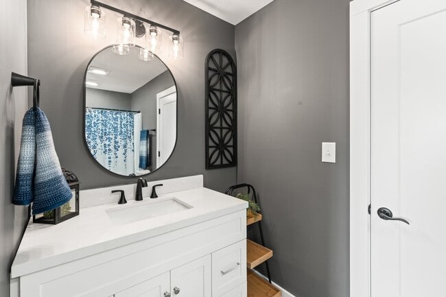 Building Photo - 102 Dogwood Ln