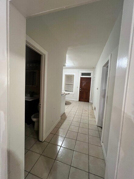 Building Photo - 4321 W Thomas St