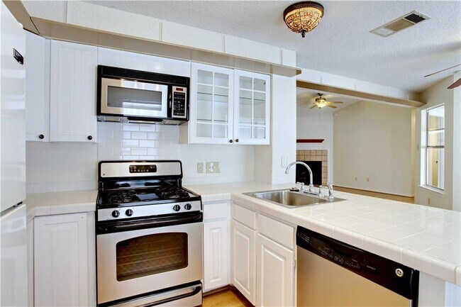 Building Photo - 5910 Jacob Glen