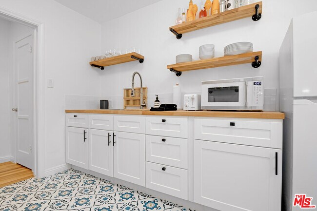 Building Photo - 407 Shirley Pl