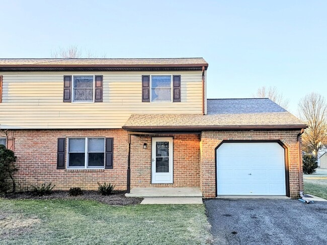 Building Photo - 35 Sunrise Cir