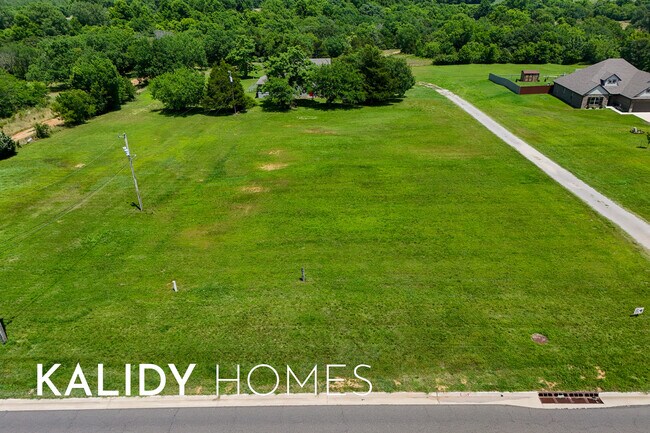 Building Photo - 900 N Harrah Rd