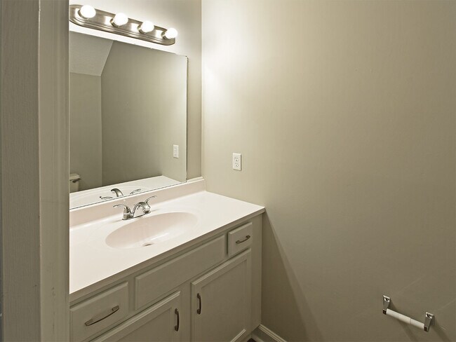 Building Photo - 3 Bedroom with Bonus, 2.5 Bathroom Near Lo...