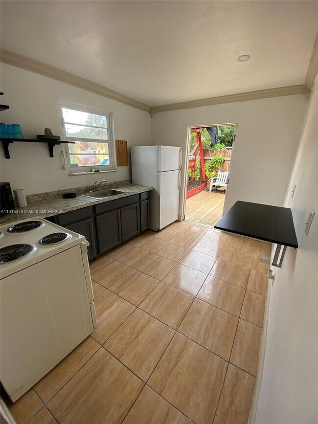 Building Photo - 436 E Evanston Cir