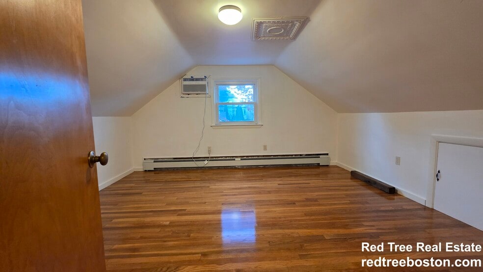 Building Photo - 18 Cresthill Rd