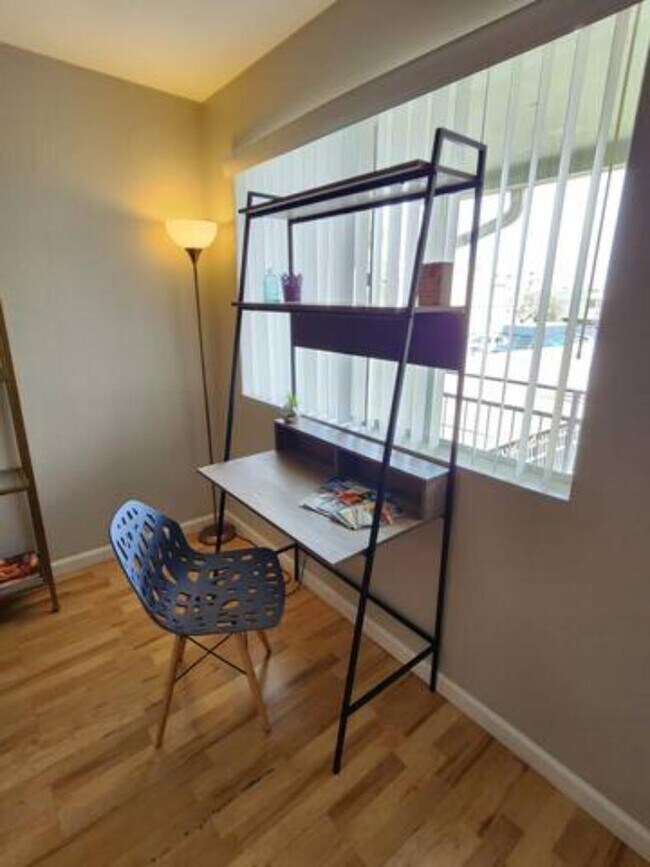 Building Photo - 1702 W Tuckey Ln