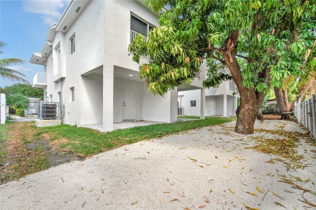 Building Photo - 6323 NW 1st Pl