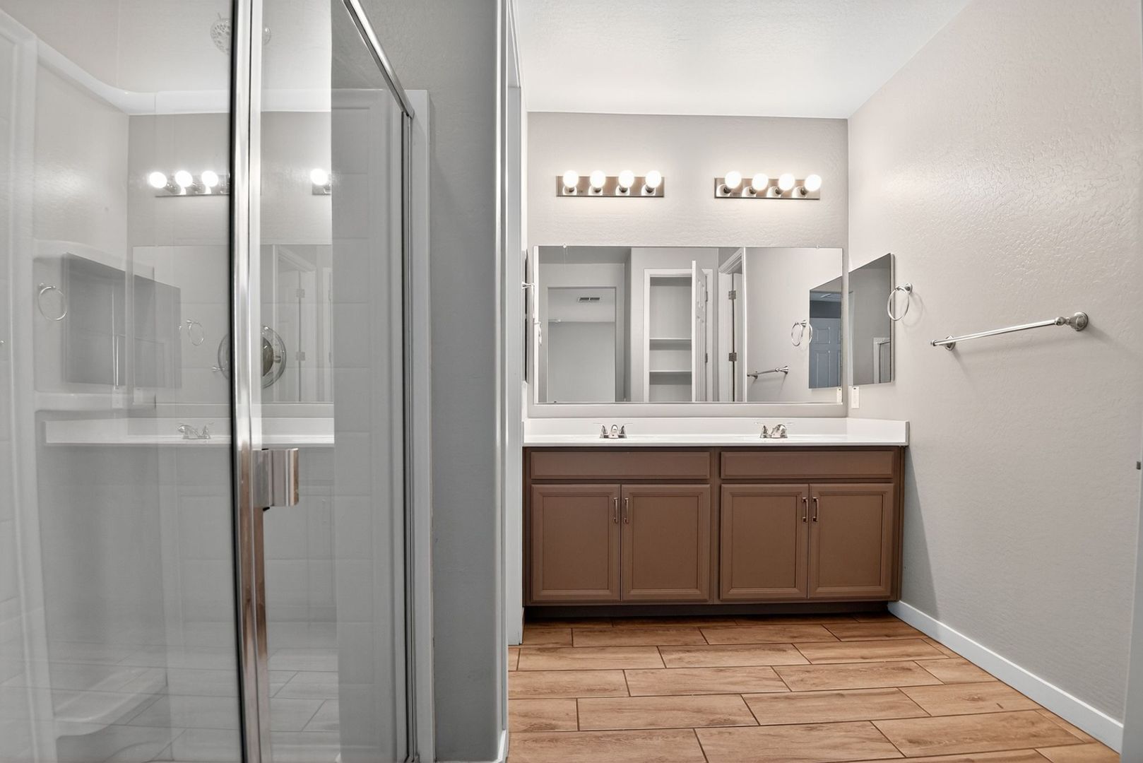 Building Photo - 10810 W Grant St