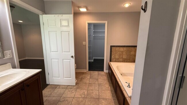 Building Photo - 354 White Dogwood Cir