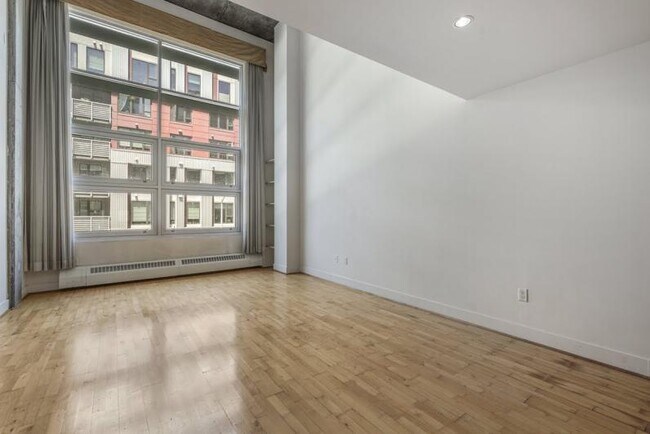 Primary Photo - Modern Industrial Loft in Jack London Square