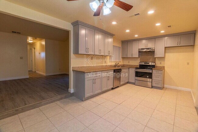 Building Photo - 1036 Princess Dr