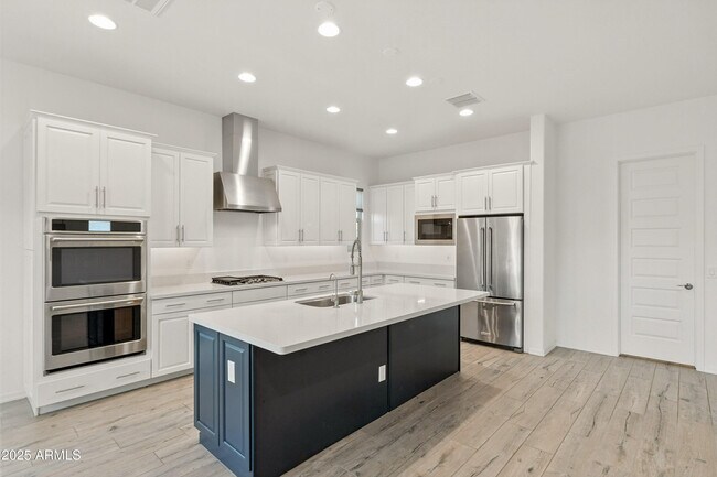 Building Photo - 8804 W Vista Ave