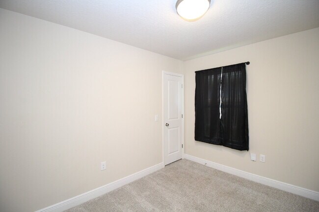 Building Photo - Beautiful 3-Bedroom, 2-Bath with 1-Car Garage, Open Floor Plan, Stainless Steel Appliances, and F...