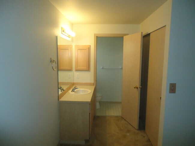 Building Photo - 211 Noble Way