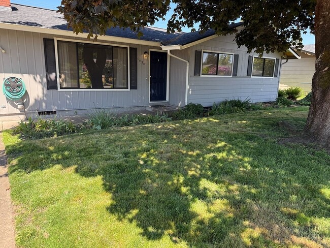 Building Photo - Discover this 3-bedroom 2-bathroom house in a great neighborhood!