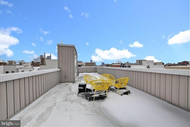 Building Photo - 2352 W Thompson St