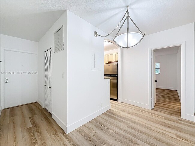 Building Photo - 2424 SE 17th St