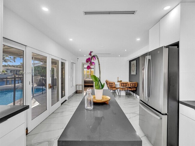 Building Photo - 440 SE 8th Ave