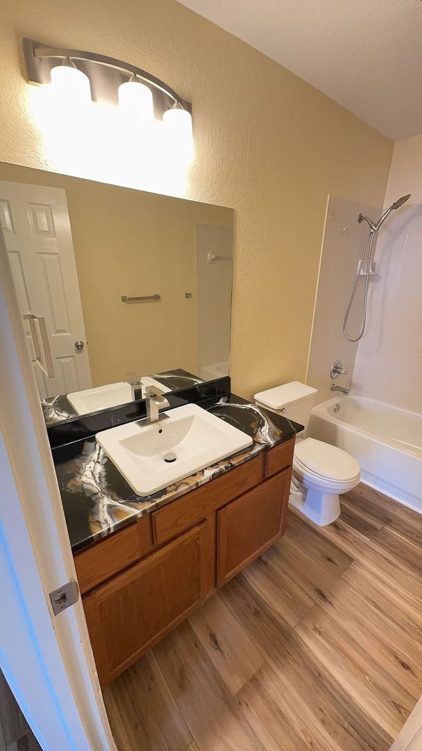 Building Photo - 3207 Hereford Ln