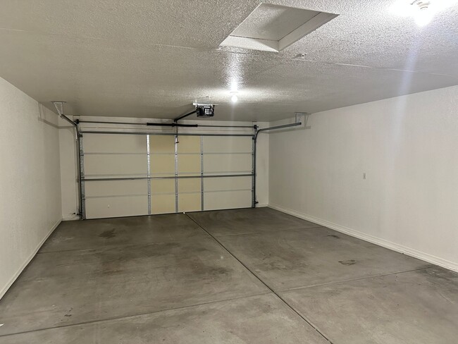 Building Photo - 111 Cypress Dr