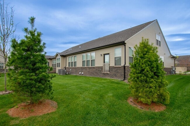 Building Photo - 723 W Spaniel Dr