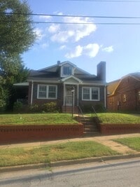 Building Photo - 5 Bedroom 3.5 Bath Brick home in Downtown ...