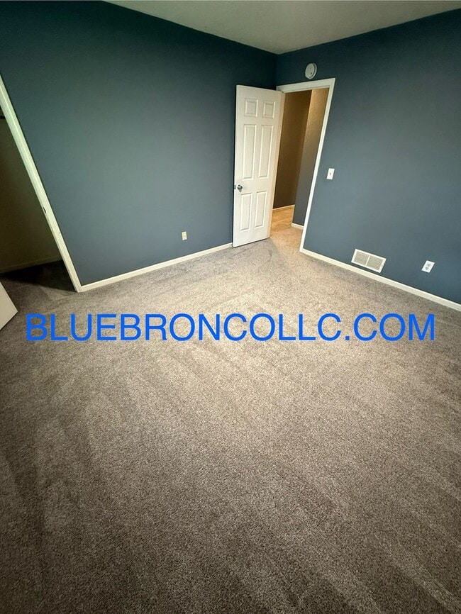Building Photo - Great unit for a great price, See it today!