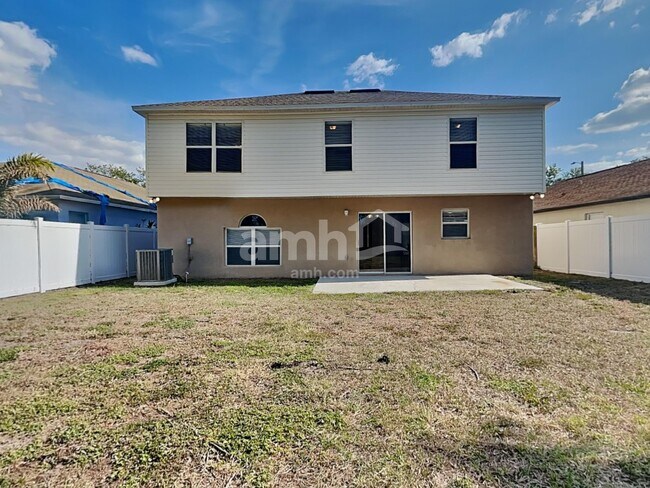 Building Photo - 6936 Crown Lake Dr