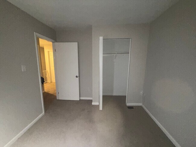 Building Photo - 5627 Banbury Ct