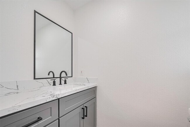 Building Photo - 5303 Lookout Mountain Dr