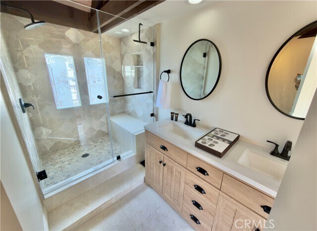 Building Photo - 327 Aster St