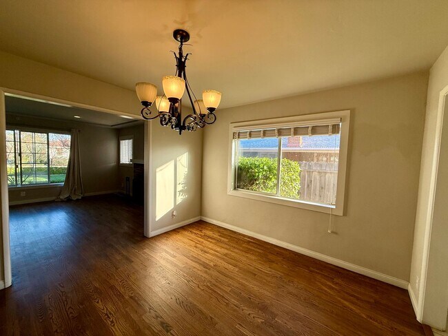 Building Photo - Flexible Living 4 Bedroom Home with Pool & Garage