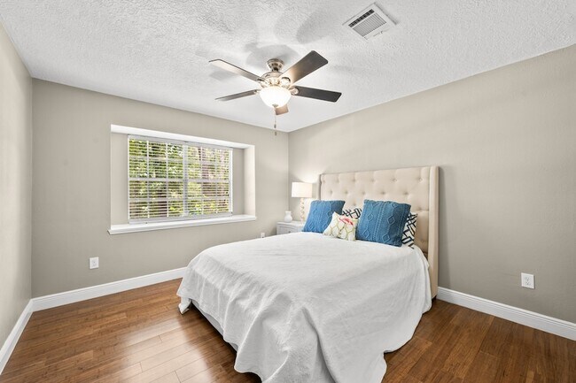 Building Photo - 43 Hickory Oak Dr