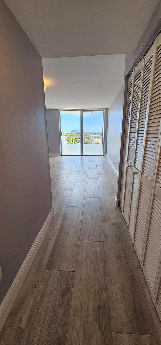 Building Photo - 2000 NE 135th St