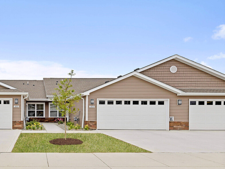 Apartments with Attached Garages - Redwood Medina Lafayette Township