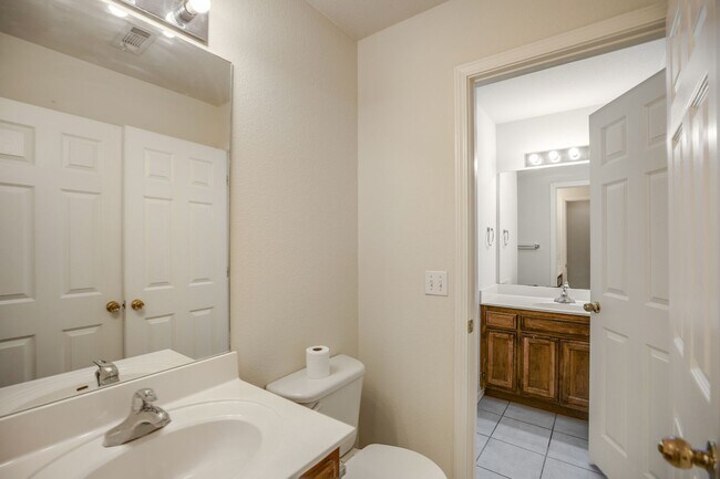 Building Photo - Great Duplex in Riverwalk Farms