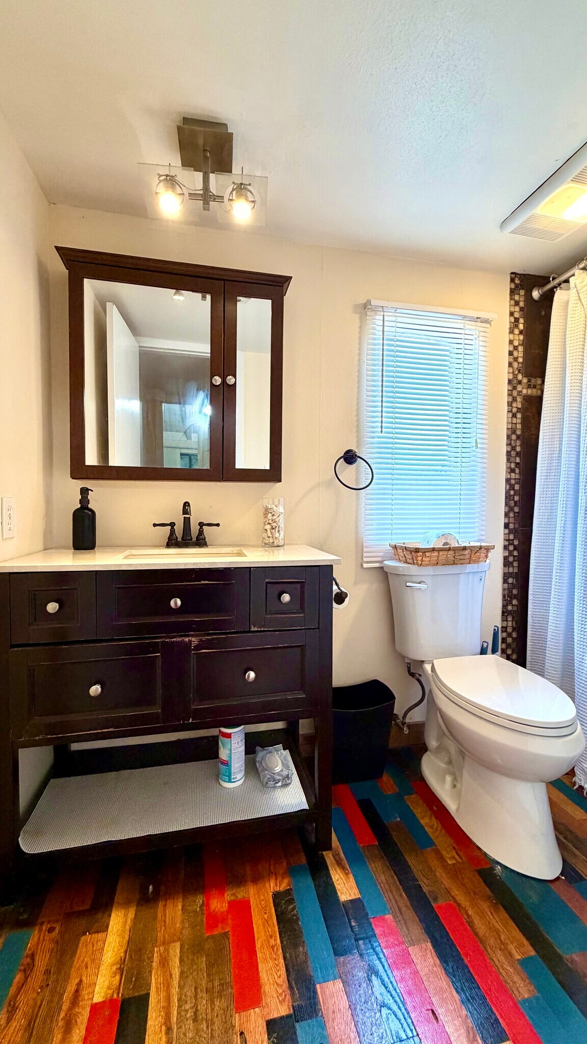 Bathroom - 207 Hi Cir N