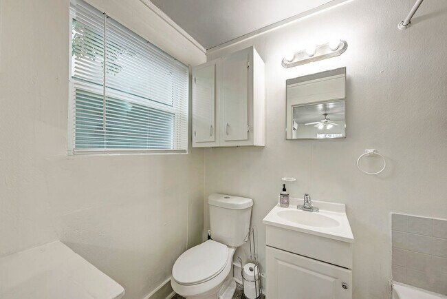 Building Photo - Charming Fully Furnished Studio in the Heart of UT Campus – $1,500/Month