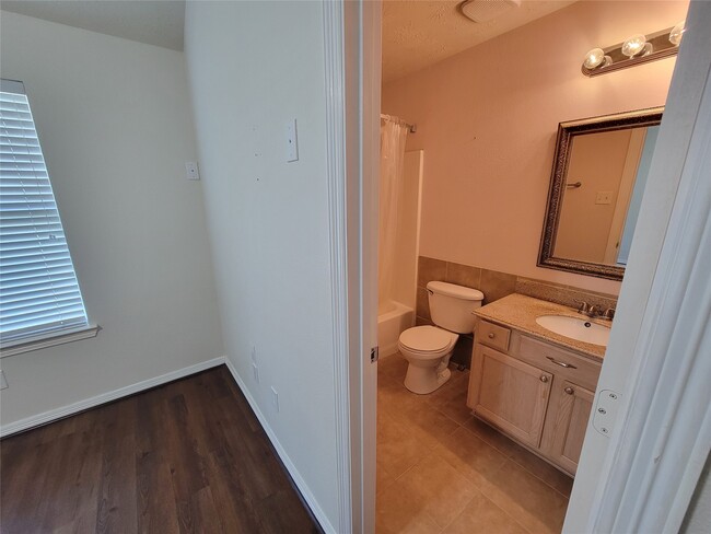 Building Photo - 15010 Sparks Ct