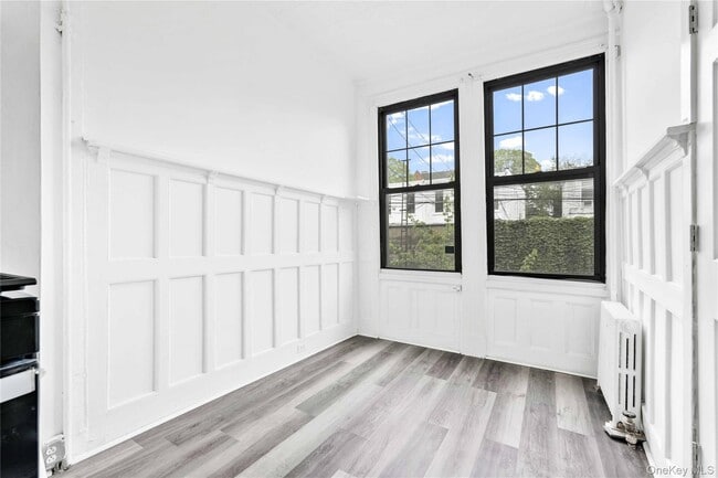 Building Photo - 71-60 69th Pl