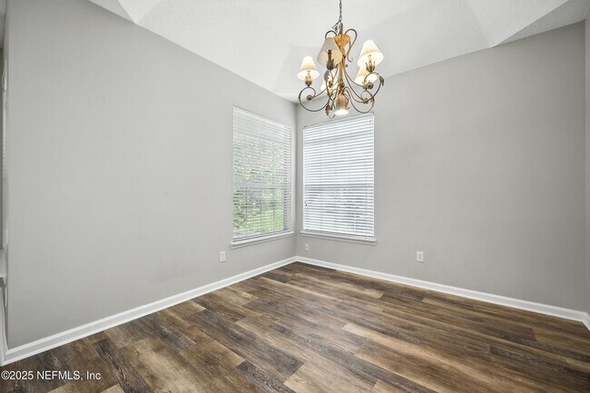 Building Photo - 4565 E Seneca Dr