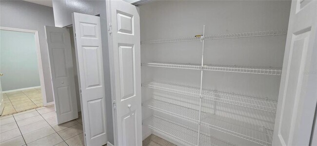 Building Photo - 1305 Lakehurst Way