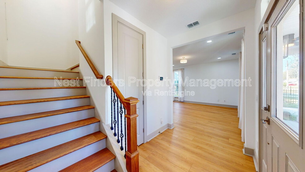 Building Photo - 966 Ingleside Ave