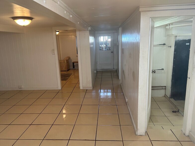 Building Photo - 1733 Hoe St