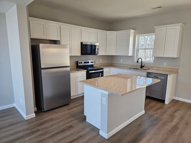 Building Photo - SIERRA TANGO CREEK RIDGE, LLC