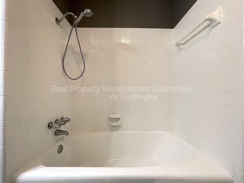 Building Photo - 6317 N Warren Ave